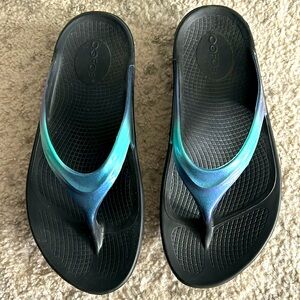 Oofos Women’s Size 8 flip flops